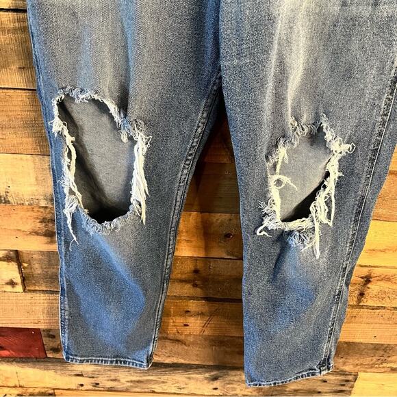 Hollister Distressed Ultra High Rise Mom Jeans Size 30/27 - Picture 7 of 10